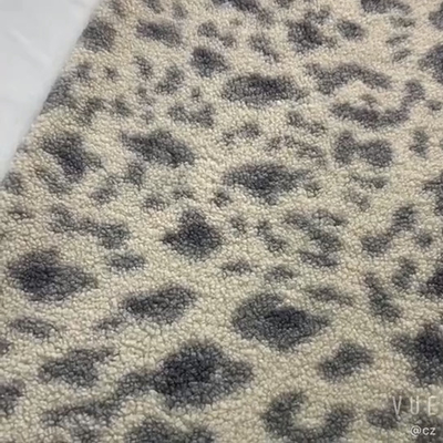 100٪ البوليستر المطبوع نسيج شيربا الصوف 150D 288F 300gsm للحقائب منامة كرسي